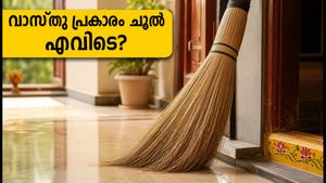 ഓഗസ്റ്റ് മാസത്തിൽ വീട്ടിൽ ഐശ്വര്യം നിറയാൻ ചൂല് എവിടെ വെക്കണം? വാസ്തു പറയുന്ന ഈ രഹസ്യം അറിയൂ
