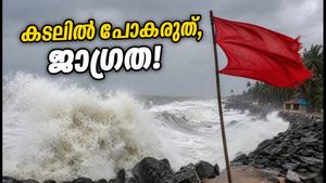 കേരള തീരത്ത് കള്ളക്കടൽ ഭീഷണി: റെഡ് അലർട്ട് പ്രഖ്യാപിച്ചു; തീരദേശവാസികൾ അതീവ ജാഗ്രതയിൽ
