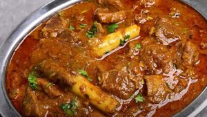 காஷ்மீர் ஸ்டைல் மட்டன் குருமா ரெசிபி... ஒரு தடவ செஞ்சு பாருங்க... சப்பாத்தி, தோசைக்கு அட்டகாசமா இருக்கும்...!