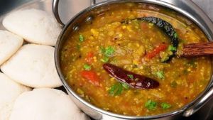 4 கத்திரிக்காயும், 1 உருளைக்கிழங்கும் இருந்தா.. இப்படி சட்னி செய்யுங்க.. 2 இட்லி எக்ஸ்ட்ரா சாப்பிடுவாங்க..