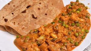 காலிஃப்ளவரும், பட்டாணியும் இருந்தா.. இந்த மாதிரி கிரேவி செய்யுங்க.. சப்பாத்தி வேற லெவல்-ல இருக்கும்..