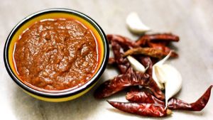 10 வரமிளகாயும், 10 பல் பூண்டும் இருந்தா.. 5 நிமிடத்தில் இப்படி சட்னி செய்யுங்க.. 10 நாளானாலும் கெட்டுப்போகாது!