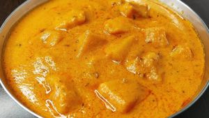 உருளைக்கிழங்கை ஒருதடவை இந்த மாதிரி கொங்குநாடு ஸ்டைலில் குருமா வைச்சு பாருங்க...டக்கரான சைடிஷா இருக்கும்...!