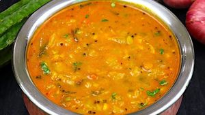 பீர்க்கங்காய் வாங்குனா டக்குனு இந்த மாதிரி பருப்பு மசியல் செய்யுங்க... சாதத்தோட சாப்பிட அட்டகாசமா  இருக்கும்!