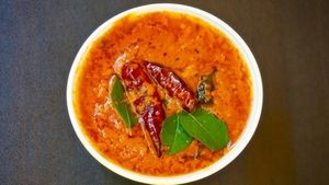 தக்காளி சட்னியை ஒருதடவை இந்த ஸ்டைலில் அரைச்சு பாருங்க... தோசை, சப்பாத்திக்கு அட்டகாசமா இருக்கும்...!