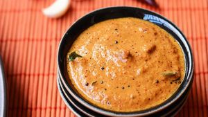 வேர்க்கடலையுடன் இந்த 2 பொருட்களை சேர்த்து ஆந்திரா ஸ்டைலில் சட்னி அரைங்க... இட்லி, தோசைக்கு செமையா இருக்கும்...