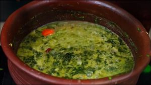 கசப்பில்லாத பொன்னாங்கண்ணி கீரை கூட்டு - 10 நிமிடத்தில் எப்படி செய்றது-ன்னு பாத்து செஞ்சு சாப்பிடுங்க..  