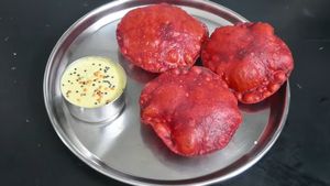 பீட்ரூட் பூரியும், தேங்காய் சட்னியும் - எப்படி செய்றது-ன்னு பாத்து செஞ்சு பாருங்க..