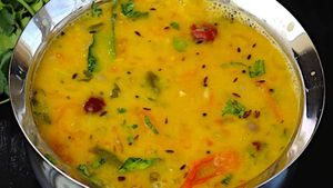 ஹைதராபாத் ஸ்டைல் ஈஸியான பருப்பு குழம்பு ரெசிபி - ட்ரை பண்ணுங்க, அட்டகாசமாக இருக்கும் 