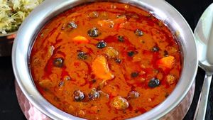 ஸ்ரீரங்கம் ஸ்பெஷல் அரைச்சுவிட்ட வத்தக் குழம்பு ரெசிபி - ட்ரை பண்ணி பாருங்க, அமிர்தமா இருக்கும் 