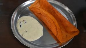 துவரம் பருப்பு தோசையும், வேர்க்கடலை சட்னியும் - எப்படி செய்றது-ன்னு பாத்து ட்ரை பண்ணுங்க...