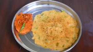 ரவா அடையும், தக்காளி சட்னியும் - எப்படி செய்றது-ன்னு பாத்து ஒருடைம் செஞ்சு பாருங்க..