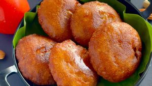 1 கப் ரவையும், 1/2 கப் கோதுமை மாவும் இருந்தா.. ஈவ்னிங் டைம்-ல இந்த ஸ்நாக்ஸை ட்ரை பண்ணுங்க..