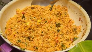 மதியம் லன்ச் பாக்ஸ்-க்கு இந்த ரைஸ் செஞ்சு குடுங்க.. மிச்சம் வெக்காம சாப்பிடுவாங்க..