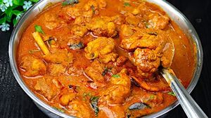 நெல்லை ஸ்டைல் தேங்காய்ப்பால் கோழி குழம்பு ரெசிபி - இந்த மாதிரி வைச்சு பாருங்க - அட்டகாசமா இருக்கும்
