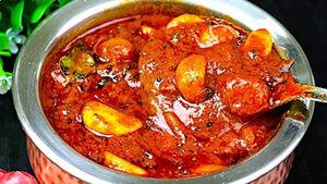 ஆந்திரா பூண்டு மிளகு கார குழம்பு ரெசிபி - ட்ரை பண்ணி பாருங்க - சுவையா, ஆரோக்கியமா இருக்கும்