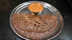 மொறுமொறு ராகி தோசையும், தக்காளி சட்னியும் - எப்படி செய்றது-ன்னு பாத்து ஒருடைம் செஞ்சு பாருங்க.. 