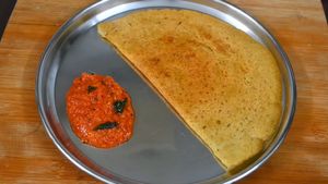 பச்சை பயறு தோசையும், கார சட்னியும் - எப்படி செய்றதுன்னு பாத்து செஞ்சு பாருங்க..