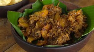 ஓணம் ஸ்பெஷல் பழ நுருக்கு - எப்படி செய்றதுன்னு பாத்து ட்ரை பண்ணி பாருங்க..