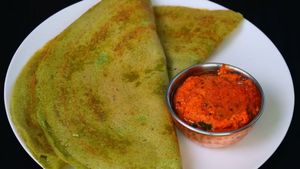 பச்சை பயறு தோசையும், இஞ்சி சட்னியும் - எப்படி செய்றதுன்னு பாத்து ட்ரை பண்ணி பாருங்க..