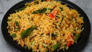 சத்தான பீர்க்கங்காய் சாதம் ரெசிபி - இந்த மாதிரி ட்ரை பண்ணுங்க - பிரியாணியை விட சூப்பரா இருக்கும்