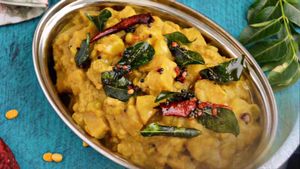 ஆடி அமாவாசை ஸ்பெஷல் வாழைக்காய் கூட்டு ரெசிபி - இந்த மாதிரி செஞ்சு பாருங்க - சூப்பர் சைடிஷா இருக்கும் 