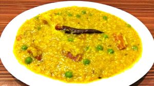 1 கப் பாசிப்பருப்பு இருந்தா இந்த பெங்காலி ஸ்டைல் கிச்சடி ட்ரை பண்ணி பாருங்க - ஆரோக்கியமா, டேஸ்ட்டா இருக்கும்