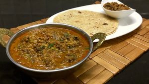 சரவணபவன் பச்சை பயறு குருமா ரெசிபி - இந்த மாதிரி சைடிஷ் செஞ்சு பாருங்க - பூரி, சப்பாத்திக்கு செமையா இருக்கும்
