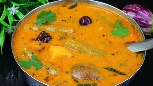 பொறிச்ச குழம்பு - இத ஒருடைம் ட்ரை பண்ணுங்க.. எல்லாத்துக்கும் வெச்சு சாப்பிடலாம்..