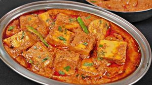 நார்த் இந்தியன் ஸ்டைல் ஷாஹி பன்னீர் ரெசிபி - ட்ரை பண்ணி பாருங்க - சப்பாத்தி, பூரிக்கு வேற லெவலில் இருக்கும் 