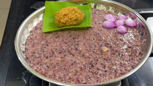 கருப்பு கவுனி தேங்காய் பால் கஞ்சியும், கறிவேப்பிலை துவையலும் - எப்படி செய்றதுன்னு பாத்து ட்ரை பண்ணுங்க..