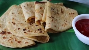 மீந்து போன சாதம் இருக்கா? அப்ப அத வெச்சு பஞ்சு போல சாப்ட்டான சப்பாத்தி செஞ்சு சாப்பிடுங்க..