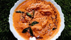 2 தக்காளியும், 1/2 கப் தேங்காயும் இருந்தா.. இட்லி, தோசைக்கு இந்த சட்னியை செய்யுங்க.. ருசி அள்ளும்..