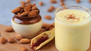 కల్తీ లేని స్వచ్ఛమైన బాదం పాలు.. ఇంట్లోనే ఈజీగా ఇలా తయారు చేసుకోండి!