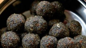 ఆరోగ్యానికి అమృతం లాంటి నల్ల నువ్వుల లడ్డూ..ఇలా చేసి రోజుకొకటి తింటే జుట్టు రాలడం, PCOD పరార్!