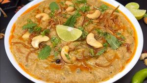 బయట కొనే పనిలేకుండా ఇంట్లోనే..హైదరాబాదీ స్టైల్ చికెన్ హలీమ్ చేసుకోండిలా!