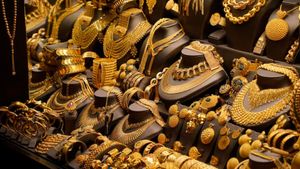 బంగారం రేట్లు మరింత తగ్గుతాయా? వైరల్ అవుతున్న జ్యోతిష్యుడి అంచనా!