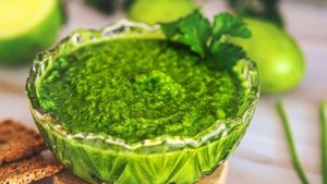  రోజూ తినే పల్లీ చట్నీ బోర్ కొట్టిందా? అయితే ఈ సమ్మర్ స్పెషల్ మామిడికాయ కొత్తిమీర చట్నీ ట్రై చేయండి!