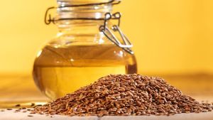 బరువు తగ్గడానికి బ్రహ్మాస్త్రం.. పరగడుపున అవిసె గింజల నీళ్లు తాగితే పొట్ట మాయం!