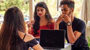 మీ చుట్టూ ఉన్న తేనె పూసిన కత్తులను ఎలా గుర్తించాలి?