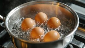 బంగాళదుంపలు, గుడ్లు ఉడకబెట్టేటప్పుడు ఈ తప్పు చేస్తున్నారా? పర్ఫెక్ట్‌ గా ఉడికే ట్రిక్ చెప్పిన చెఫ్!
