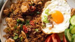 అన్నం మిగిలిపోయిందా? అయితే ఈ ఇండోనేషియా స్టైల్ ఫ్రైడ్ రైస్ ట్రై చేయండి!