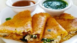 రొటీన్ బ్రేక్ ఫాస్ట్‌ కి గుడ్ బై.. నోటికి కమ్మగా, ఒంటికి బలంగా పనీర్ పెసర దోశ..ఎలా చేసుకోవాలంటే..