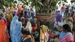 శని దోషాలకు బ్రహ్మాస్త్రం..శనివారం రావి చెట్టుకు ఈ చిన్న పనులు చేస్తే కష్టాలన్నీ దూరం!