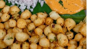  పప్పులు నానబెట్టే పనే లేదు.. అప్పటికప్పుడు  అచ్చం పునుగుల్లా ఉండే  మినీ రైస్ బోండా చేసుకోండిలా..