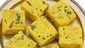 రాఖీ, కృష్ణాష్టమి స్పెషల్..అచ్చు స్వీట్ షాప్ రుచితో ఇంట్లోనే పర్ఫెక్ట్ సోన్ పాప్డీ చేసుకోండిలా..