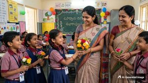 అమ్మ జన్మనిస్తే, గురువు జీవితాన్ని ఇస్తాడు.. టీచర్స్ డే స్పెషల్ వాట్సాప్ స్టేటస్, బెస్ట్ విషెస్ ఇవే!