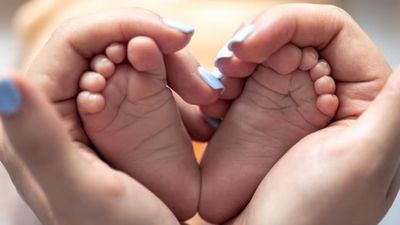 आपके 'नन्हे कान्हा' और 'प्यारी राधा' के लिए रंगों जैसे खूबसूरत और ट्रेंडी नाम, अर्थ सहित