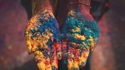 नाखूनों से होली का पक्का रंग छुड़ाने के लिए आजमाएं ये घरेलू उपाय, मिनटों में दूर हो जाएंगे सारे निशान