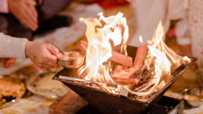 Chaitra Navratri 2026 Havan: अष्टमी या नवमी पर हवन कैसे करें? जानें हवन विधि, मंत्र, मुहूर्त और सामग्री